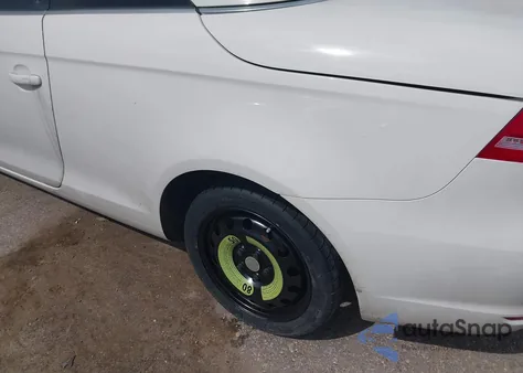 2014 Volkswagen Eos Sport z USA, uszkodzony, nr VIN WVWBW8AH8EV007072